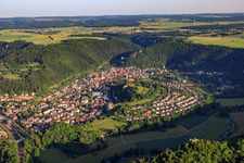 Stadtansicht um das Klötlze Blei aus Osten in Blaubeuren im Bundesland Baden-Württemberg, Deutschland