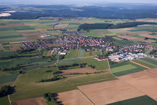 Luftbild von Ortsansicht der Straßen und Häuser der Wohngebiete im Ortsteil Asch in Blaubeuren im Bundesland Baden-Württemberg, Deutschland