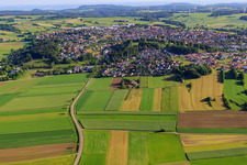 Dorfansicht auf der Alb von Süden in Westerheim im Bundesland Baden-Württemberg, Deutschland