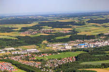 Luftbild von Industriegebiet an der Riß mit Boehringer Ingelheim Biberach in Biberach an der Riß im Bundesland Baden-Württemberg, Deutschland