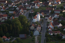 Kirchengebäude im Dorfkern im Ortsteil Kappel in Betzenweiler im Bundesland Baden-Württemberg, Deutschland