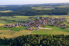 Luftbild von Dorfansicht auf der Alb aus Südosten im Ortsteil Dächingen in Ehingen im Bundesland Baden-Württemberg, Deutschland