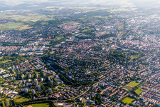 Ortsansicht der Straßen und Häuser der Wohngebiete in Reutlingen im Bundesland Baden-Württemberg, Deutschland
