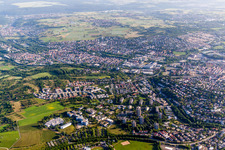 Ortsansicht der Straßen und Häuser der Wohngebiete im Ortsteil Ringelbach in Reutlingen im Bundesland Baden-Württemberg, Deutschland