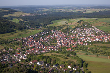 Dorf - Ansicht im Ortsteil Holzbronn in Calw im Bundesland Baden-Württemberg, Deutschland