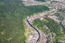 Schleife der Enz in Neuenbürg im Bundesland Baden-Württemberg, Deutschland