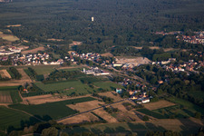 Soufflenheim im Bundesland Bas-Rhin, Frankreich aus der Drohnenperspektive