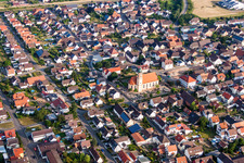Kirchengebäude der Pfarrkirche St. Johann Baptist in Ringsheim im Bundesland Baden-Württemberg, Deutschland