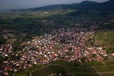 Eichstetten am Kaiserstuhl im Bundesland Baden-Württemberg, Deutschland von oben gesehen