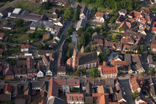 Kirchengebäude der Evangelischen Kirchengemeinde im Altstadt- Zentrum der Innenstadt in Eichstetten am Kaiserstuhl im Bundesland Baden-Württemberg, Deutschland