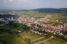 Luftbild von Ortsansicht der Straßen und Häuser der Wohngebiete in Bötzingen im Ortsteil Oberschaffhausen im Bundesland Baden-Württemberg, Deutschland