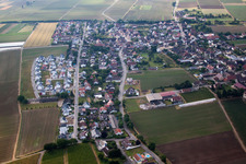 Ortsansicht der Straßen und Häuser der Wohngebiete im Ortsteil Tunsel in Bad Krozingen im Bundesland Baden-Württemberg, Deutschland