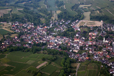 Luftbild von Ortsansicht der Straßen und Häuser der Wohngebiete in Buggingen im Bundesland Baden-Württemberg, Deutschland