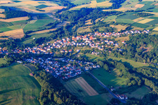 Dorfansicht aus Westen im Ortsteil Rinderbügen in Büdingen im Bundesland Hessen, Deutschland