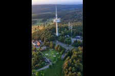 Luftbild von Sendemast auf dem Hoherodskopf im Ortsteil Breungeshain in Schotten im Bundesland Hessen, Deutschland