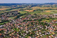Luftbild von Ortsübersicht aus Süden mit Sankt-Barbara in Neuhof im Bundesland Hessen, Deutschland