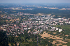 Schrägluftbild von Ettlingen im Bundesland Baden-Württemberg, Deutschland