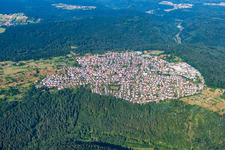 Luftbild von Ortsansicht der Straßen und Häuser der Wohngebiete im Ortsteil Büchenbronn in Pforzheim im Bundesland Baden-Württemberg, Deutschland