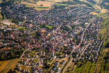 Ortsansicht der Straßen und Häuser der Wohngebiete in Heimsheim im Bundesland Baden-Württemberg, Deutschland
