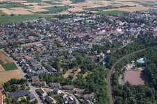 Schrägluftbild von Ortsteil Höfingen in Leonberg im Bundesland Baden-Württemberg, Deutschland