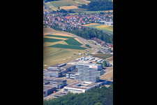 Forschungs- Gebäude und Bürokomplex des Robert Bosch GmbH Zentrum für Forschung und Vorausentwicklung im Ortsteil Malmsheim in Renningen im Bundesland Baden-Württemberg, Deutschland
