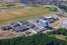 Luftbild von Forschungs- Gebäude und Bürokomplex des Robert Bosch GmbH Zentrum für Forschung und Vorausentwicklung im Ortsteil Malmsheim in Renningen im Bundesland Baden-Württemberg, Deutschland
