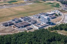 Forschungs- Gebäude und Bürokomplex des Robert Bosch GmbH Zentrum für Forschung und Vorausentwicklung am Segelflugplatz Malmsheim in Renningen im Bundesland Baden-Württemberg, Deutschland