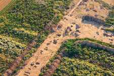Archäologische Grabung am neuen Gewerbepark W II in Herxheim bei Landau im Bundesland Rheinland-Pfalz, Deutschland von einer Drohne aus