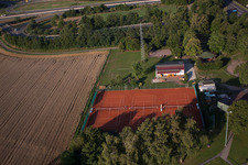 Luftaufnahme von Tennisclub in Erlenbach bei Kandel im Bundesland Rheinland-Pfalz, Deutschland