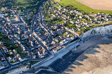 Schrägluftbild von Falaise D Ault im Bundesland Somme, Frankreich