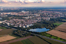 Hinterm Holschen Weiher im Ortsteil Gartenstadt in Ludwigshafen am Rhein im Bundesland Rheinland-Pfalz, Deutschland