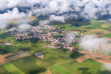 Ortsansicht der Straßen und Häuser der Wohngebiete im Ortsteil Hattingen in Immendingen im Bundesland Baden-Württemberg, Deutschland