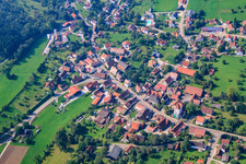 Bühlerzeller Straße im Ortsteil Geifertshofen im Bundesland Baden-Württemberg, Deutschland