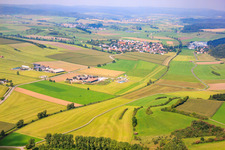 Luftbild von Mittelfischachtal UL Platz in Obersontheim im Bundesland Baden-Württemberg, Deutschland