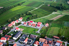 Schrägluftbild von Am Narrenberg in Hergersweiler im Bundesland Rheinland-Pfalz, Deutschland
