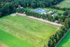 Luftbild von Riesenseilrutsche, Camp von Fun-Forest in Kandel im Bundesland Rheinland-Pfalz, Deutschland