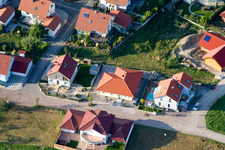 Schrägluftbild von Kantstr in Neuburg am Rhein im Bundesland Rheinland-Pfalz, Deutschland