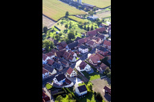 Drohnenbild von Schleithal im Bundesland Bas-Rhin, Frankreich