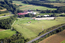 Luftbild von Reiterhof in Neewiller-près-Lauterbourg im Bundesland Bas-Rhin, Frankreich