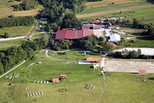 Luftaufnahme von Reiterhof in Neewiller-près-Lauterbourg im Bundesland Bas-Rhin, Frankreich