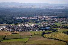 Soufflenheim im Bundesland Bas-Rhin, Frankreich von einer Drohne aus