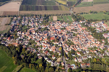 Billigheim von Süden in Billigheim-Ingenheim im Bundesland Rheinland-Pfalz, Deutschland
