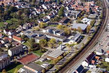 Schrägluftbild von Schulgebäude der Ludwig-Marum-Gymnasium Pfinztal im Ortsteil Berghausen in Pfinztal im Bundesland Baden-Württemberg, Deutschland