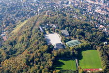 Luftbild von Fussballplätze derSportschule Schöneck (Landesleistungszentrum des badischen Fussballverbands und des badischen Sportbunds) auf dem Turmberg im Ortsteil Durlach in Karlsruhe im Bundesland Baden-Württemberg, Deutschland
