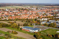 Bienwaldhalle Kandel im Bundesland Rheinland-Pfalz, Deutschland von einer Drohne aus