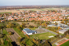 Schrägluftbild von Bienwaldhalle Kandel im Bundesland Rheinland-Pfalz, Deutschland