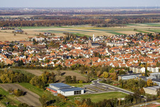 Drohnenaufname von Bienwaldhalle Kandel im Bundesland Rheinland-Pfalz, Deutschland