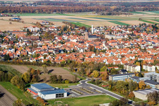 Bienwaldhalle Kandel im Bundesland Rheinland-Pfalz, Deutschland aus der Drohnenperspektive