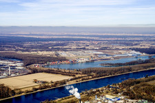 Schrägluftbild von Daimler von Osten im Ortsteil Maximiliansau in Wörth am Rhein im Bundesland Rheinland-Pfalz, Deutschland
