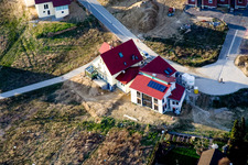 Am Höhenweg in Kandel im Bundesland Rheinland-Pfalz, Deutschland von einer Drohne aus